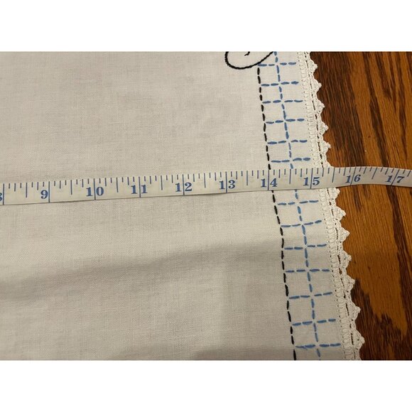 Vtg Embroidered Floral Table Runner With Pink Flower Lace Trim 40" X 15.5" - Picture 9 of 16
